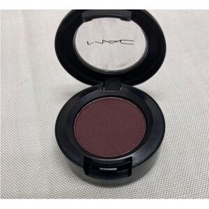 MAC Eyeshadow in Sketch (Velvet)